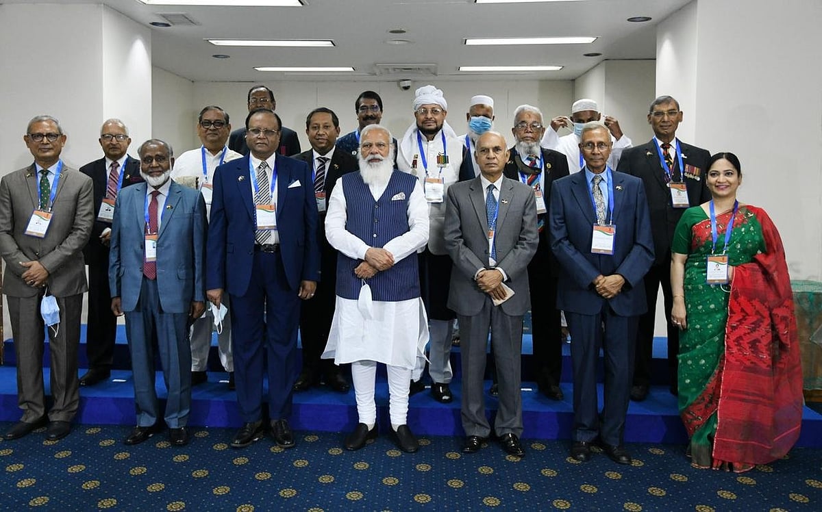 Prime Minister Narendra Modi met 'Muktijodhas', the liberation war fighters of Bangladesh, in Dhaka.