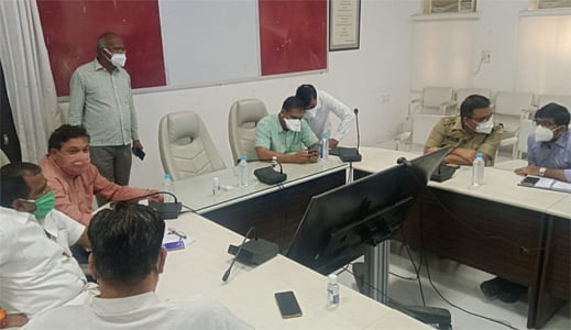 Senior officials wait for people’s representatives at Brihaspati Bhavan in view of the ‘significant’ meeting of District Crisis Management Group in Ujjain on Tuesday