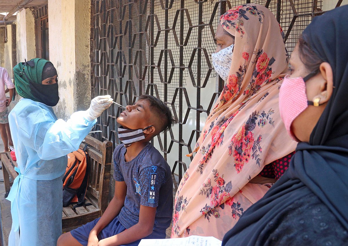 Mumbai continues to record less than 5,000 fresh Covid cases, 82 die in 24 hrs
