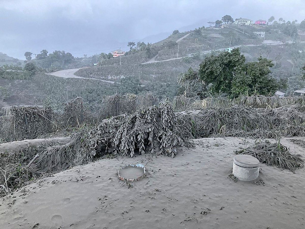 'Huge' explosion rocks St. Vincent as volcano keeps erupting