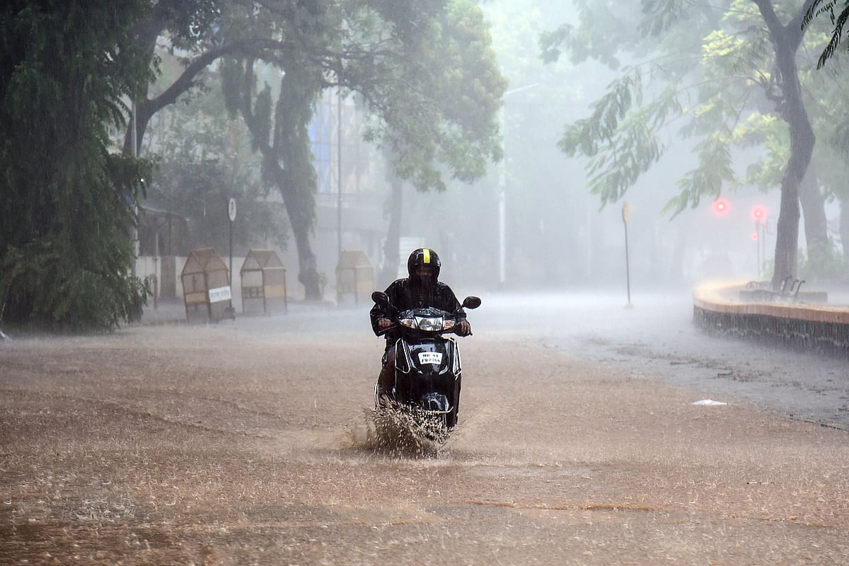 Cyclone Tauktae: 214.6 mm and 202.6 mm of rain recorded at Mumbai observatories; wind speed of 114 kmph at Colaba; six killed in Konkan