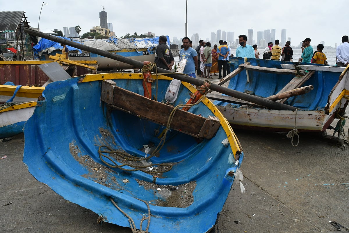 Cyclone Effect On Mumbai Coastal Area. Visuals from Mahim 
