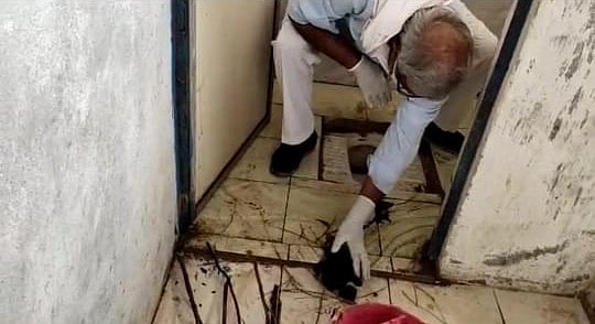 Rewa: Member of Parliament Janardan Mishra cleans Covid care centre toilet, was on inspection visit in Mauganj tehsil 