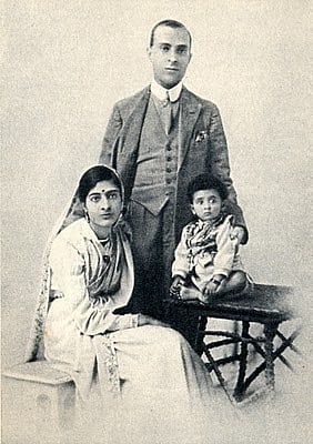 Jawaharlal Nehru with wife-Kamala and daughter- Indira