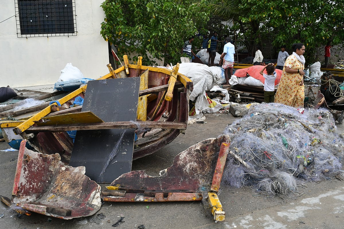 Cyclone Effect On Mumbai Coastal Area. Visuals from Mahim 