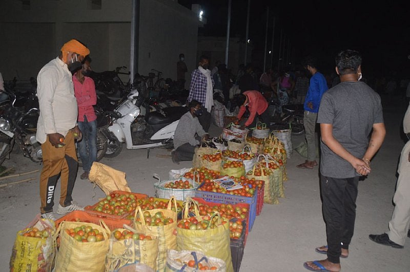 Rewa: Midsummer nightmare for farmers as administration tells them to sell produce after 11 pm