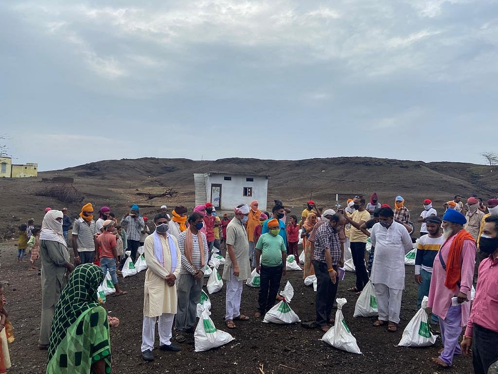 Barwani: Ration kits distributed to needy in Palsud, surrounding areas