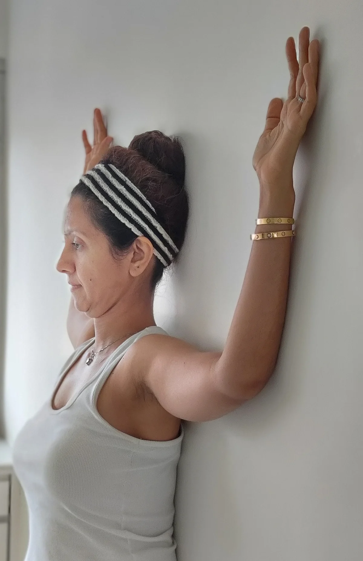 Wall angle with chin tuck