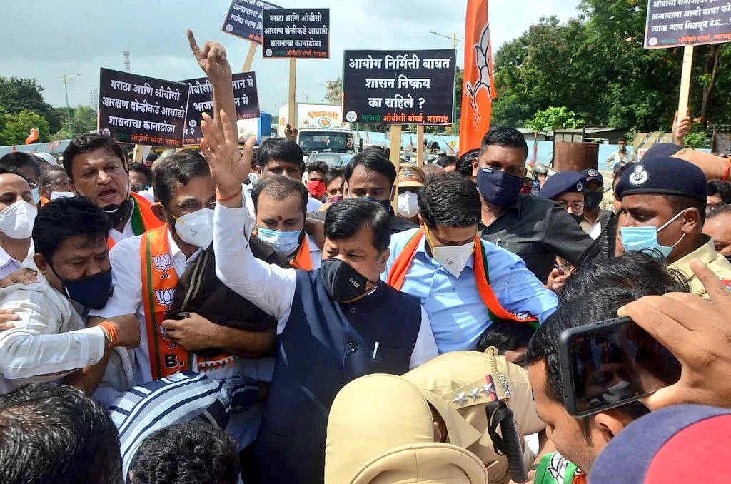 BJP Leader Pravin Darekar with BJP cadre during the protest.