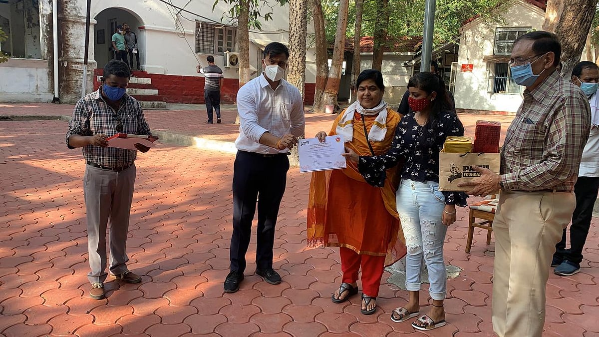 Madhya Pradesh: Madhya Bharat Hospital staff feted in Mhow