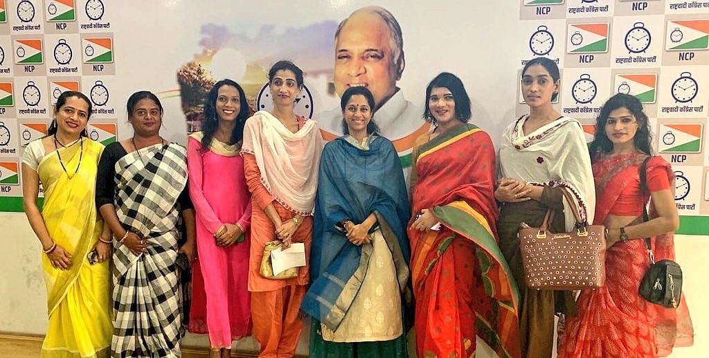 Supriya Sule, Priya Patil and members of the community 