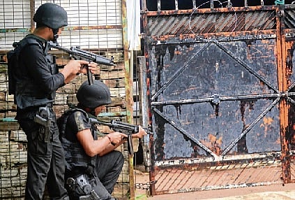 ATS commandos take position outside a Kakori’s Dubagga house