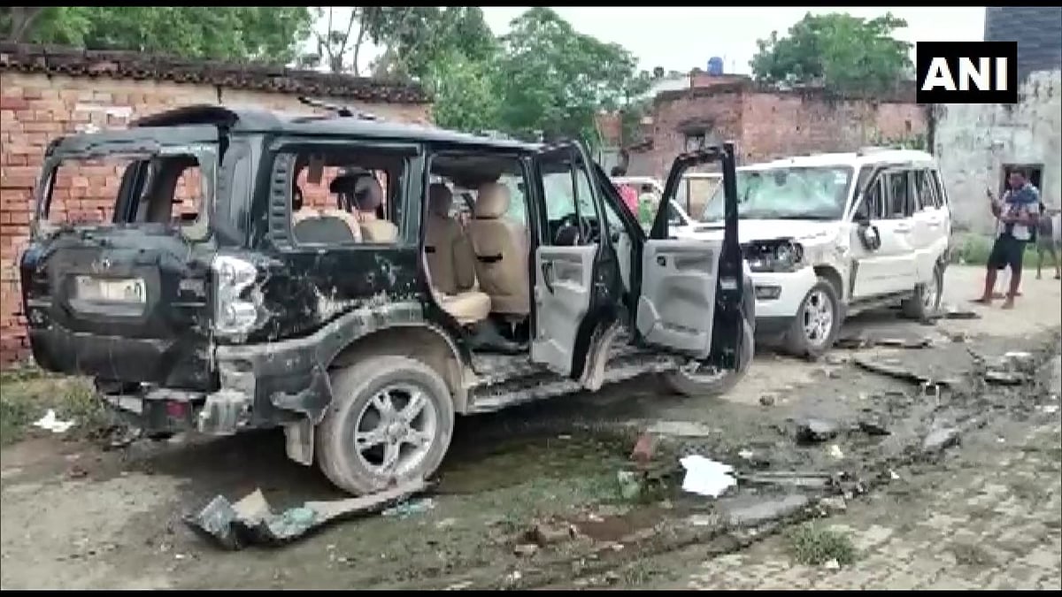 Violence broke out in Jaunpur between the supporters of two candidates on Wednesday night ahead of nominations filing of block president elections. Several vehicles vandalised. Five people injured.