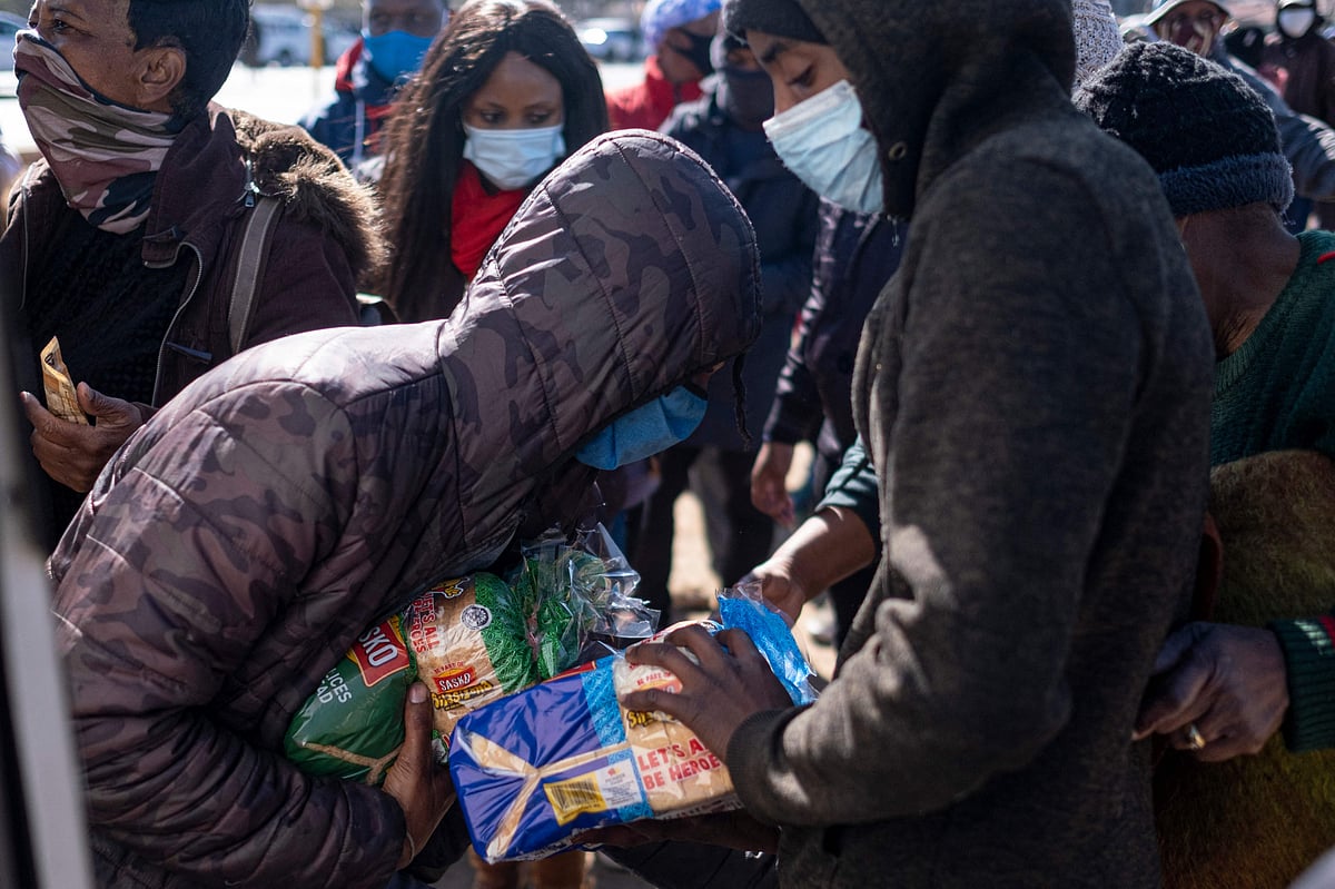 Residents of Soweto buy bread from a truck as shops and malls in Soweto are looted and closed for business on July 14, 2021. 