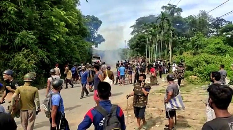 Heavy security deployment, prohibitory orders continue at clash site along Assam-Meghalaya border    	 | ANI