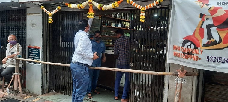 Kalyan-Dombivali: KDMC takes action against shops for violating COVID-19 norms, collects Rs 40,000 as fine
