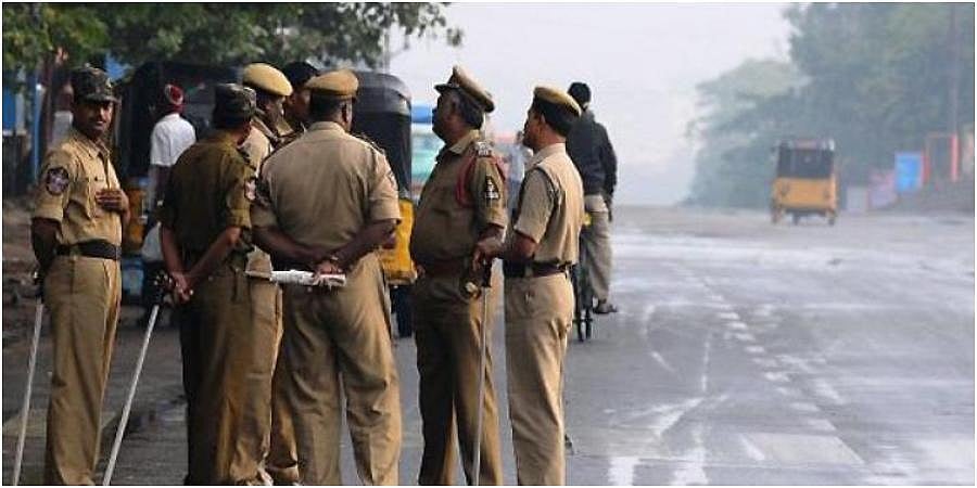 Maharashtra: 3 cops injured after mob attack in Thane