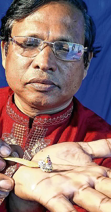 Artist Subal Moharana makes the world’s smallest chariot (1.5 cm high and 1.4 cm wide) in Bhubaneswar.