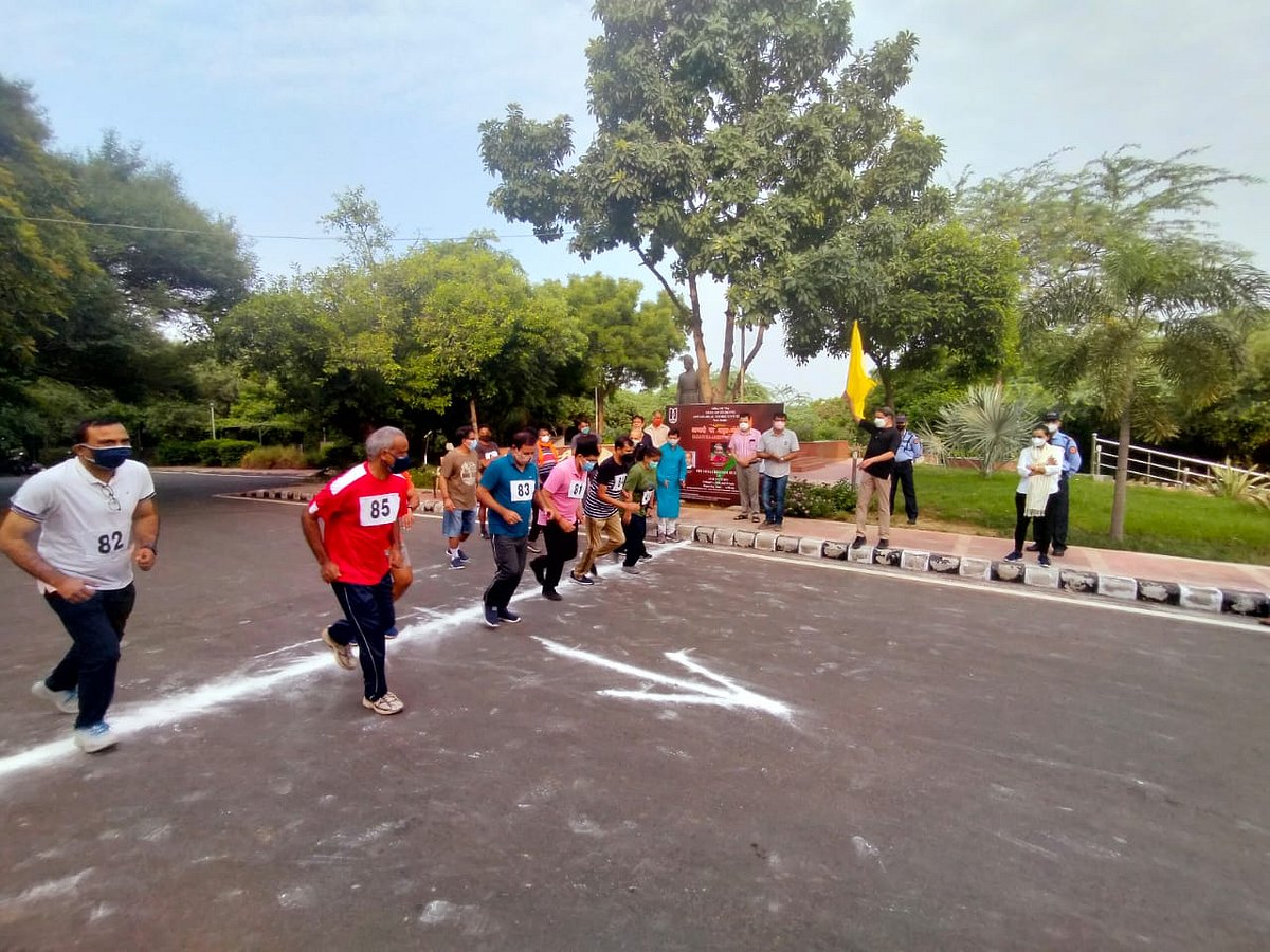Students, faculty and staff members of JNU participated with lots of enthusiasm