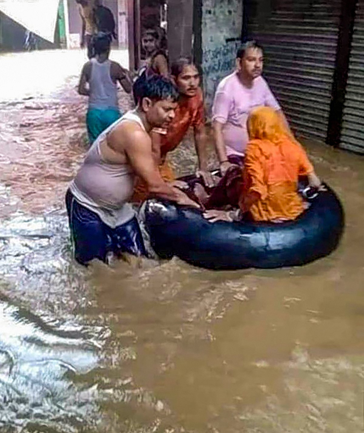 Flood-hit people being rescued from a low-lying locality near the Seep River in Sheopur, Madhya Pradesh, Wednesday.
