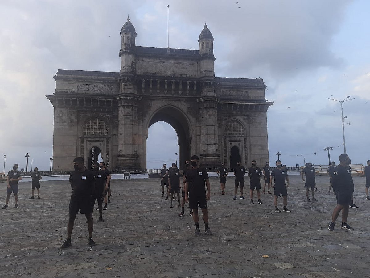 Participants get ready for the run at Mumbai's Gateway of India 