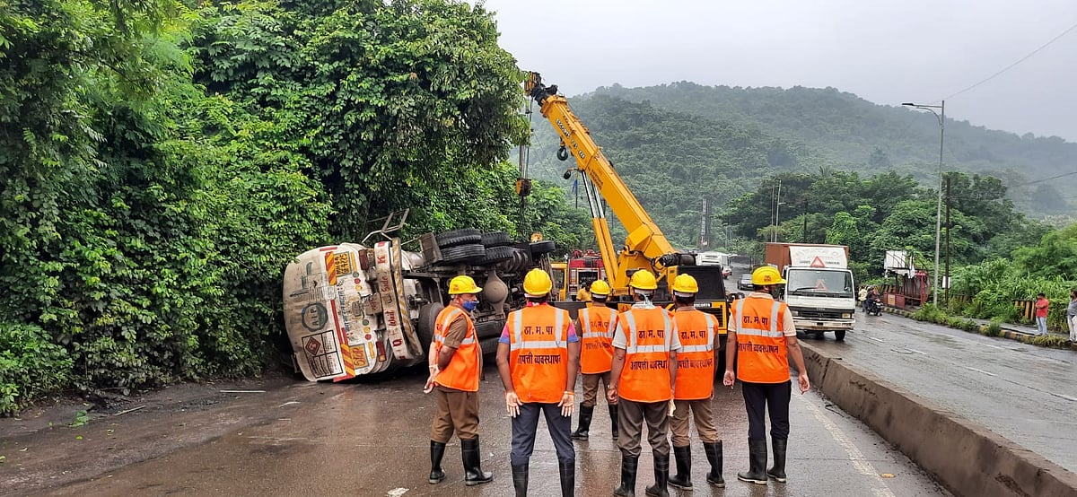 Thane: Chemical tanker overturned on Ghodbunder Road, no casualty reported