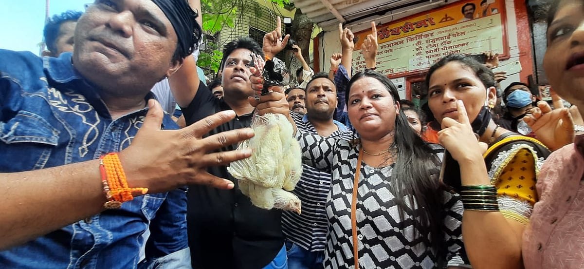 Mumbai : Shivsena protest outside Narayan Rane's bungalow in Juhu over his remarks against Maharashtra Chief Minister Uddhav Thackeray on Tuesday, August 24, 2021.