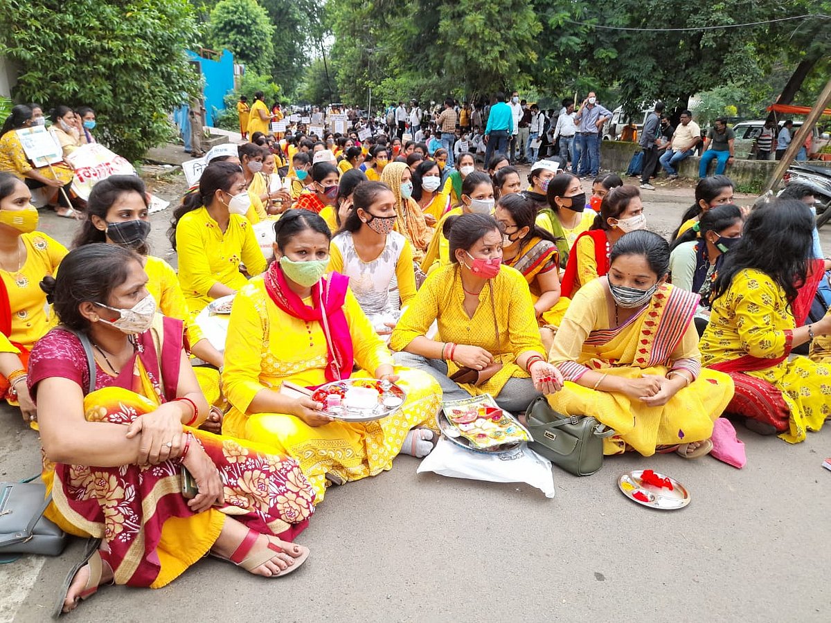 Watch video: Recruited teachers bring rakhi for Mama, demand their posting as gift