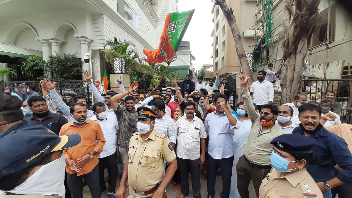 Narayan Rane  supporters protest against Maharashtra Chief Minister Uddhav Thackeray near Rane's Juhu bungalow on Tuesday, August 24, 2021.