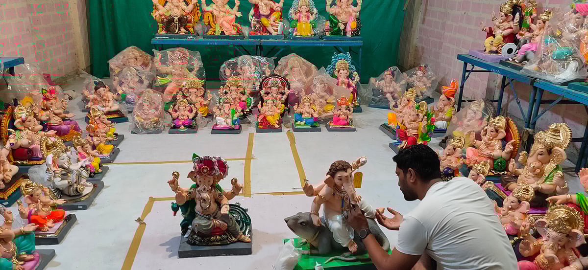 The height of the Ganpati idol at Mandal should not exceed 4 feet and those celebrating at home should not keep more than 2 feet height idol.