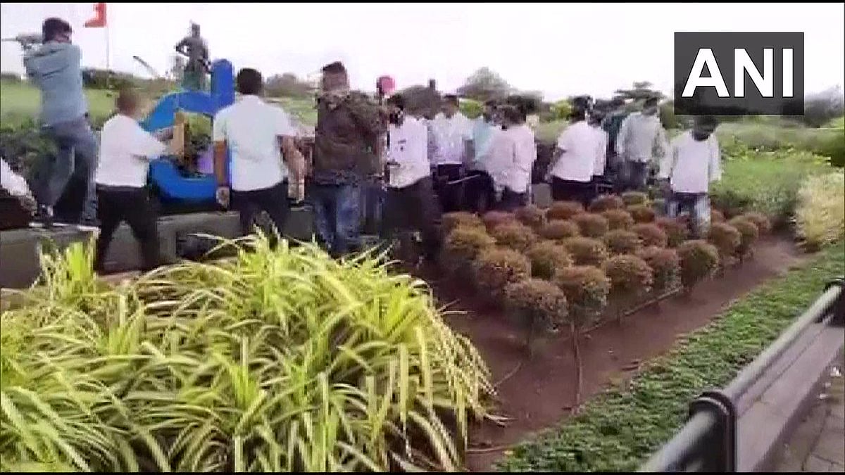The Sainiks were protesting against what they alleged the AAHL's unilateral move to abruptly 