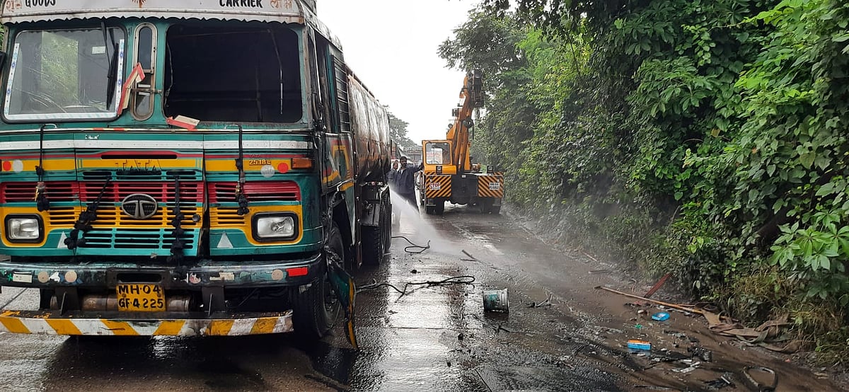 Thane: Chemical tanker overturned on Ghodbunder Road, no casualty reported