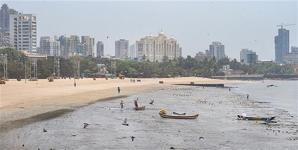 Mumbai: 2 drown in sea near Priyadarshini Park
