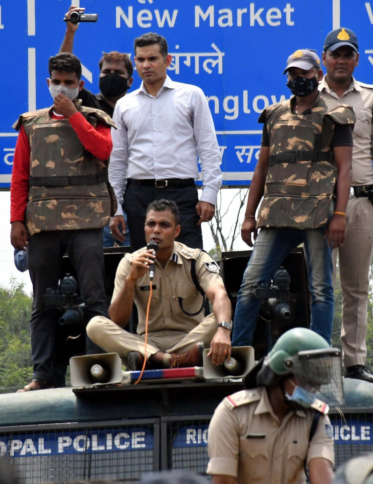 DIG Irshad Wali taking charge of maintaining the law and order during the IYC protest on Wednesday. 