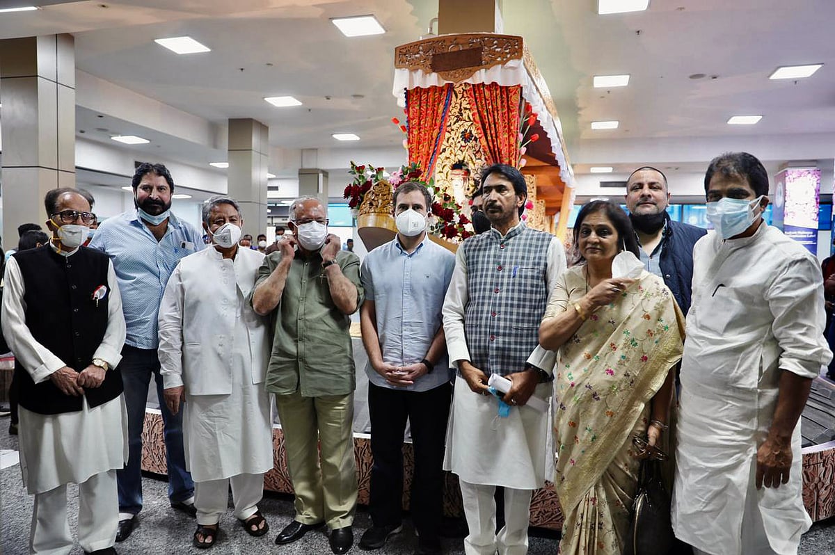 Jammu and Kashmir, Aug 09 (ANI): Congress leader Rahul Gandhi arrives at Srinagar airport on Monday.