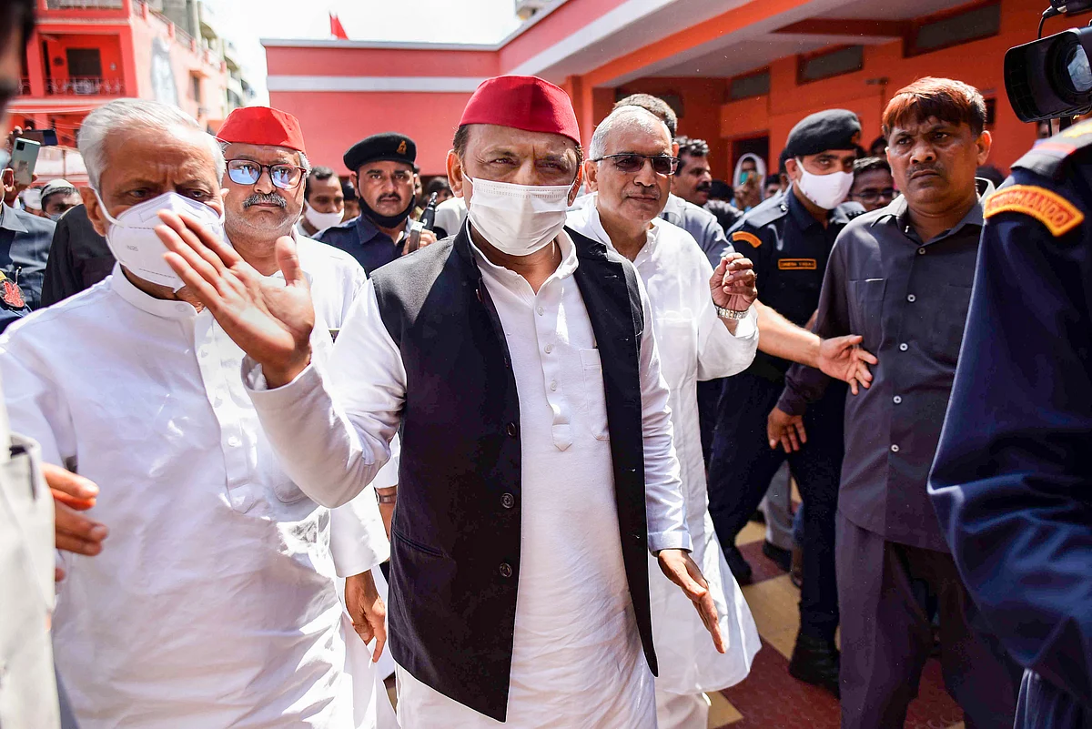 Samajwadi Party National President Akhilesh Yadav arrives to pay tribute to Akhil Bharatiya Akhara Parishad President Mahant Narendra Giri Maharaj, who was found dead at the Baghambari Gaddi Math in mysterious conditions, in Prayagraj, Tuesday, Sept. 21, 2021.