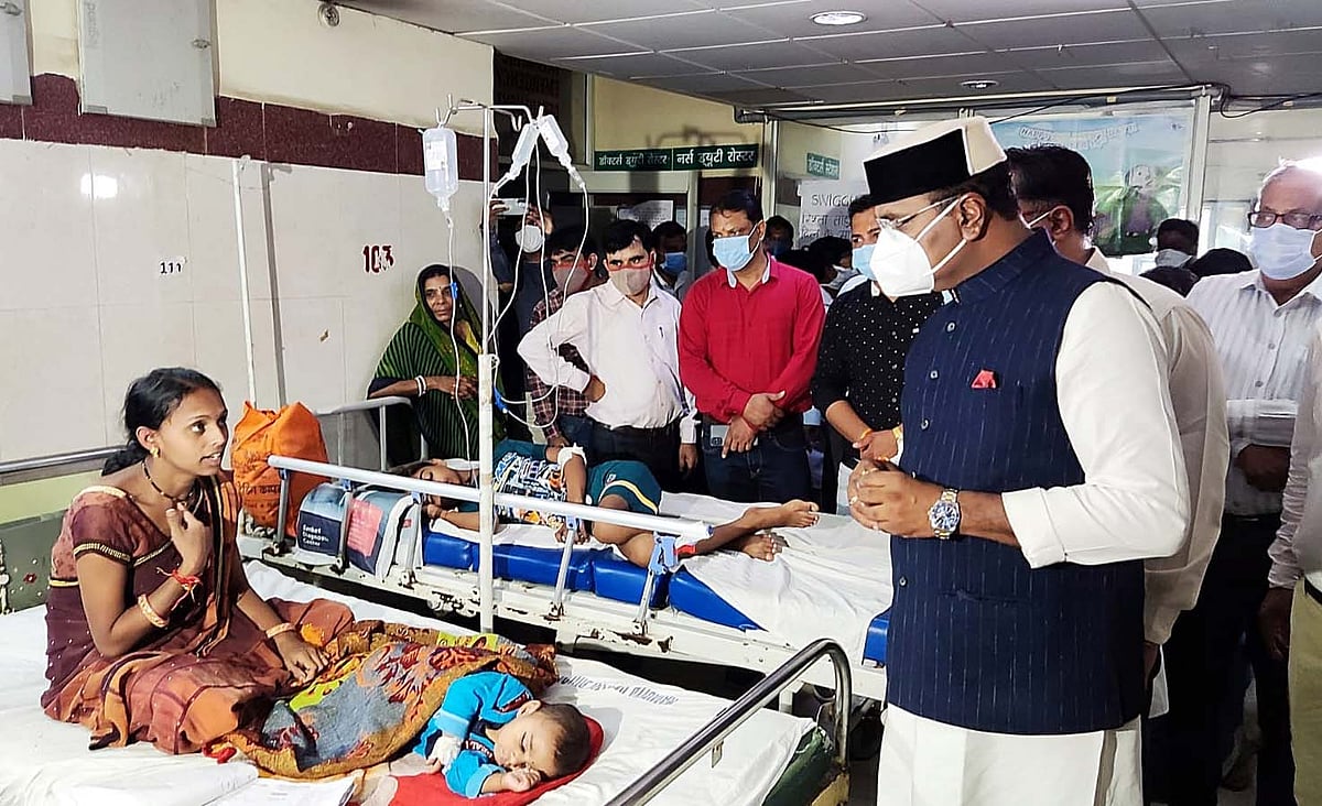 Minister for Medical Education Vishwas Sarang interacting with mother of an ailing child at Kamla Nehru Hospital  in Bhopal on Tuesday