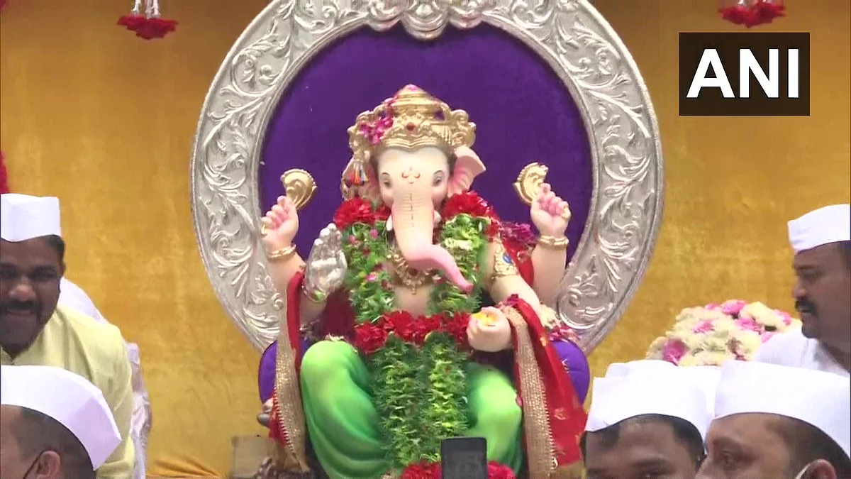 Mumbai | Ganesh idol of Mumbaicha Raja Mandal in Ganesh Galli being taken for immersion