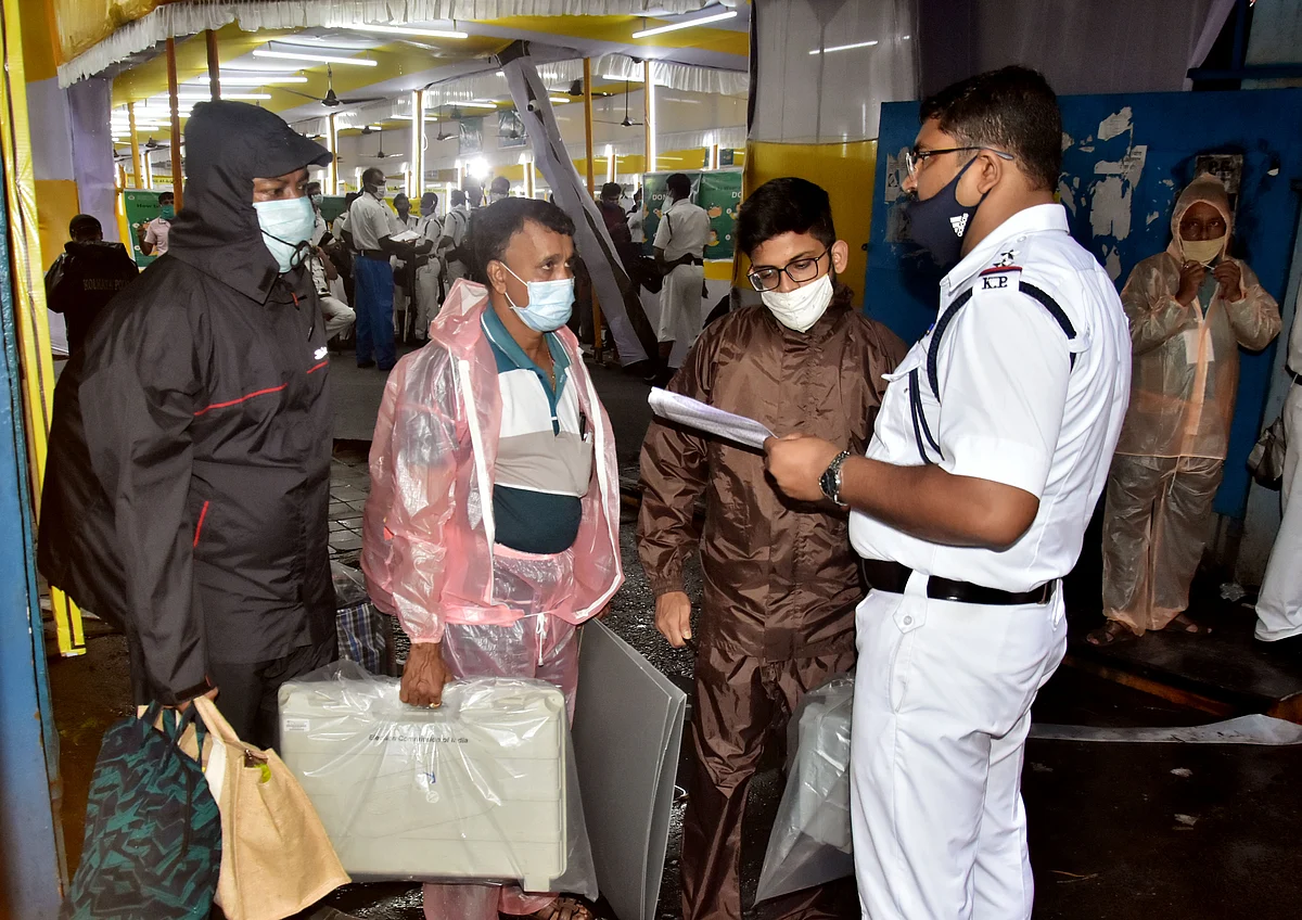 West Bengal, Sep 29 (ANI): Police personnel enquires with Polling officials who carrying voting materials for poll duty, on the eve of the Bhabanipur by-election, in Kolkata on Wednesday.