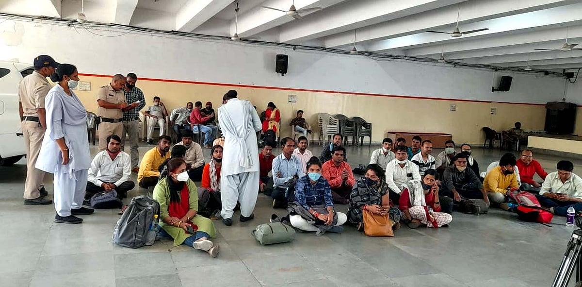 Bhopal: Rejected teachers stage sit-in at BJP office, demand joining letters