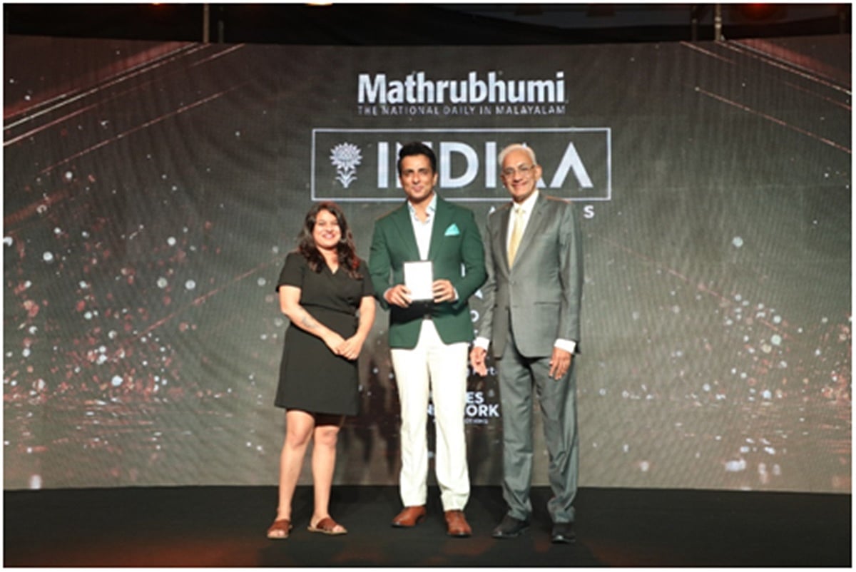 (L-R) - Mayura Shreyams Kumar, Director - Digital Business, Mathrubhumi, Sonu Sood & Immediate Past President IAA Global, and current Vice Chairman Asian federation of Advertising Associations