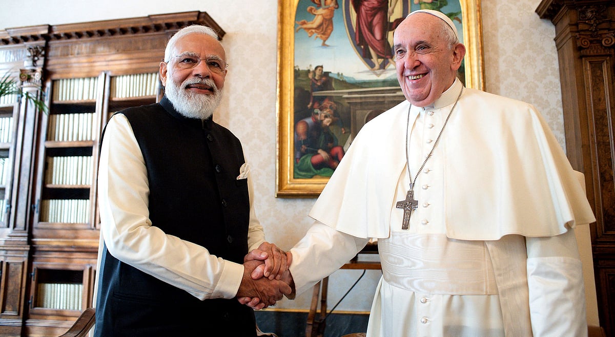 PM Modi meets Pope Francis at Vatican, invites him to visit India