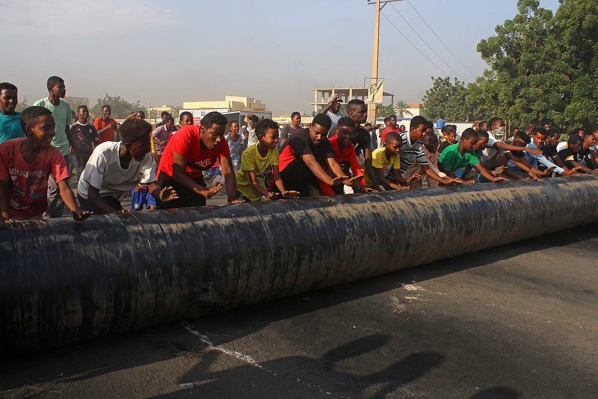udanese erect barricades as they protest against a military coup that overthrew the transition to civilian rule, on October 25, 2021 in the al-Shajara district in southern Khartoum. 