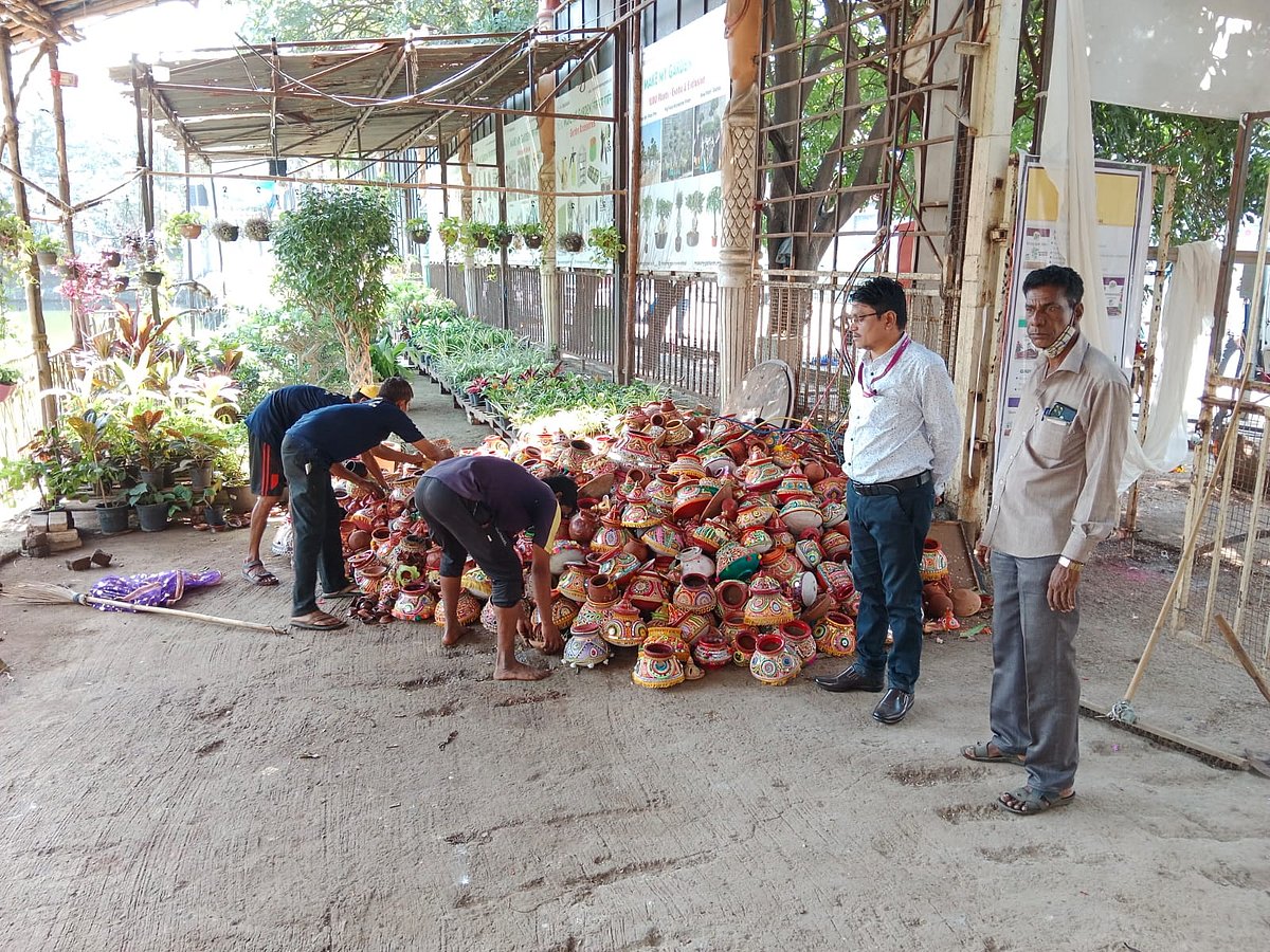 Mira Bhayandar: MBMC takes the eco-friendly route, reuses Garba pots to grow plants with in-house manure