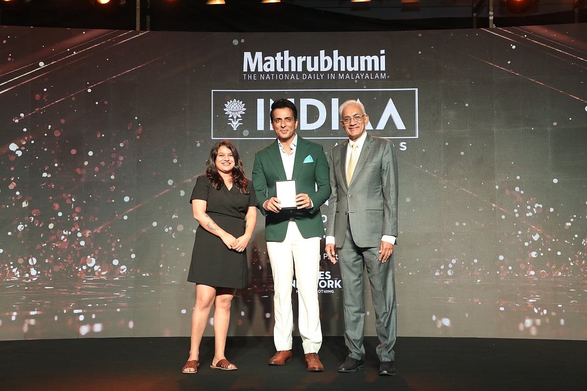 Mayura Shreyams Kumar, Sonu Sood and Srinivasan Swamy