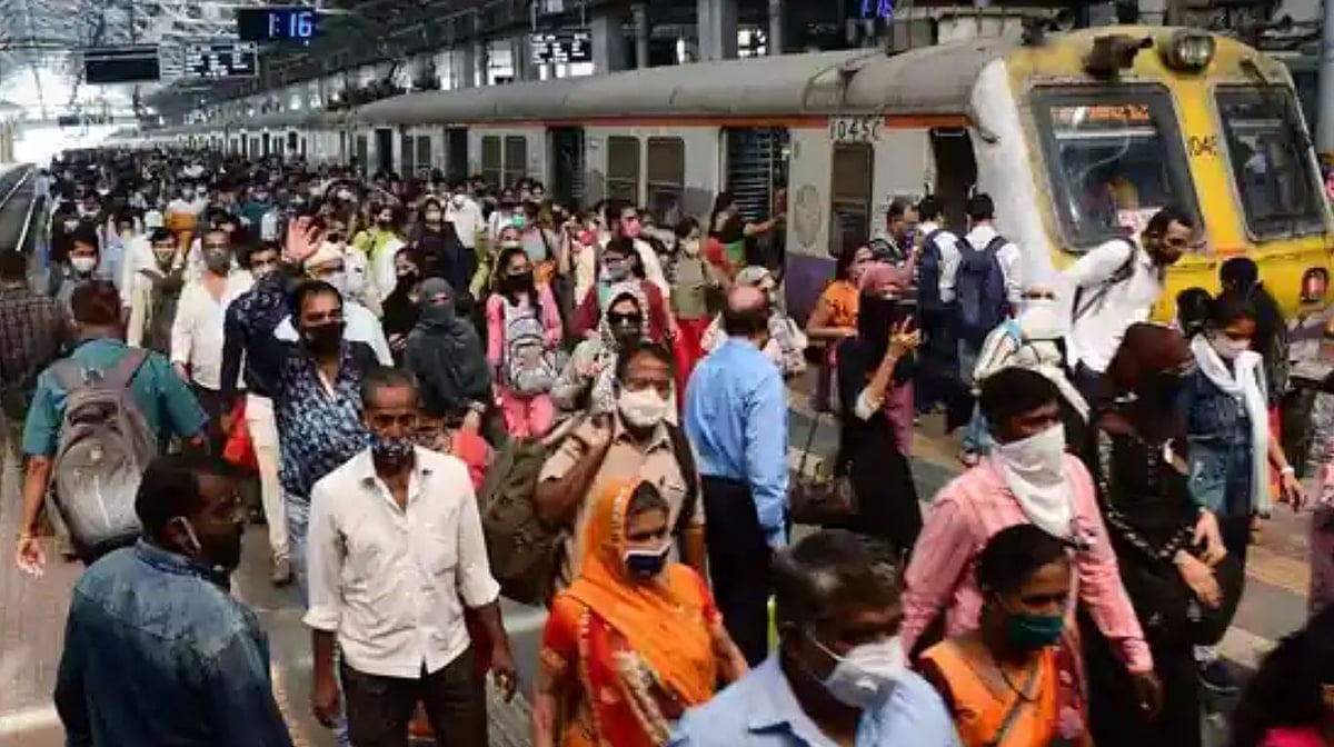 Mumbai: Train travel on masks gone