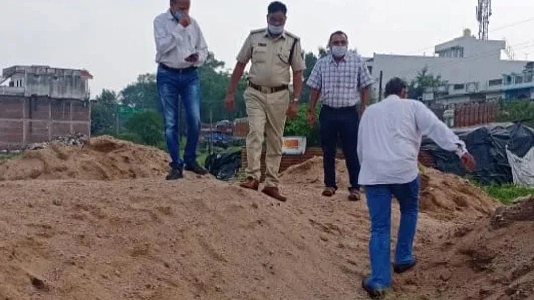 Madhya Pradesh: Two tankers filled with biodiesel seized, action against 15 sand-filled trucks