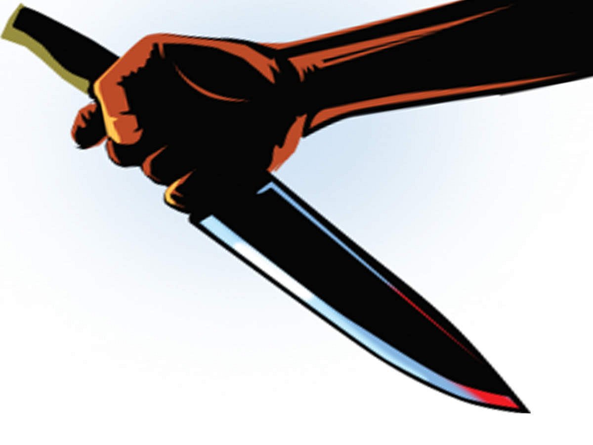 Thane: Man stabs worker with knife at shop for not giving fried fish 