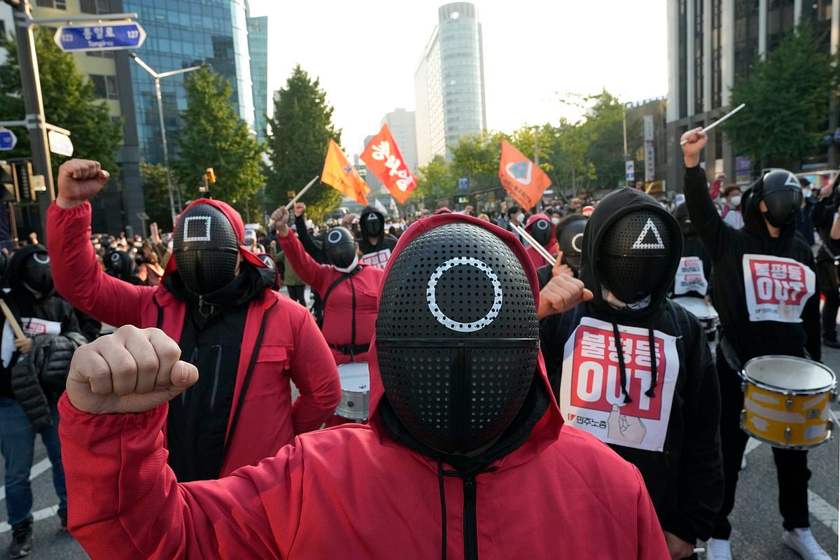Watch video: Union workers in Seoul dressed in #Squid Games outfit to rally for job security, leaves netizens stunned
