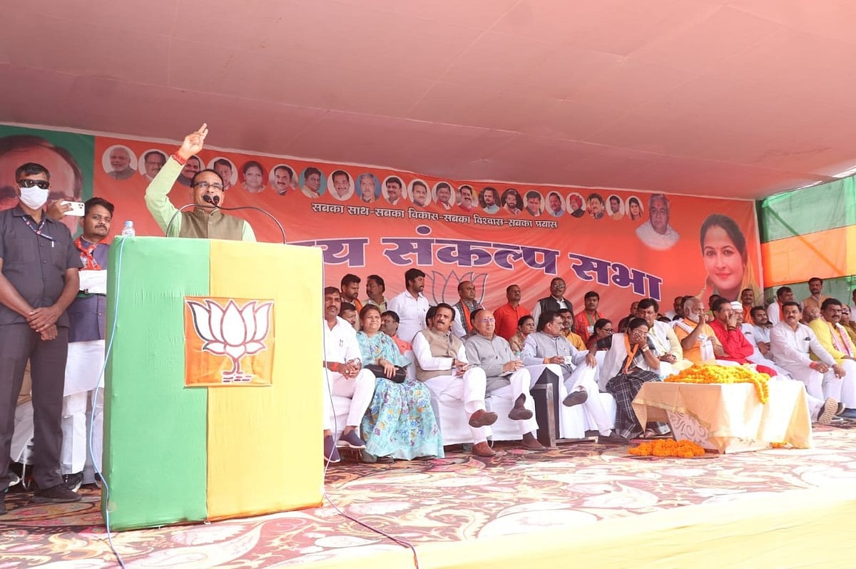 Chief MInister Shivraj Singh Chouhan during election campaign